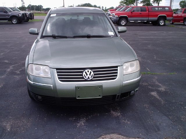 2003 Volkswagen Passat FWD 4dr Sport