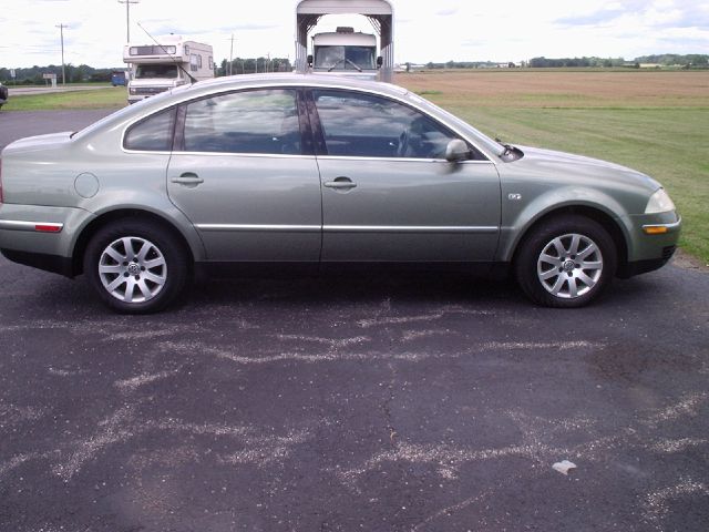 2003 Volkswagen Passat FWD 4dr Sport