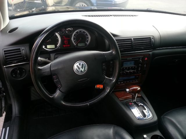 2003 Volkswagen Passat LS W/leather Seats