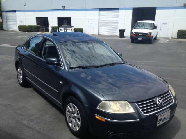 2003 Volkswagen Passat FWD 4dr Sport