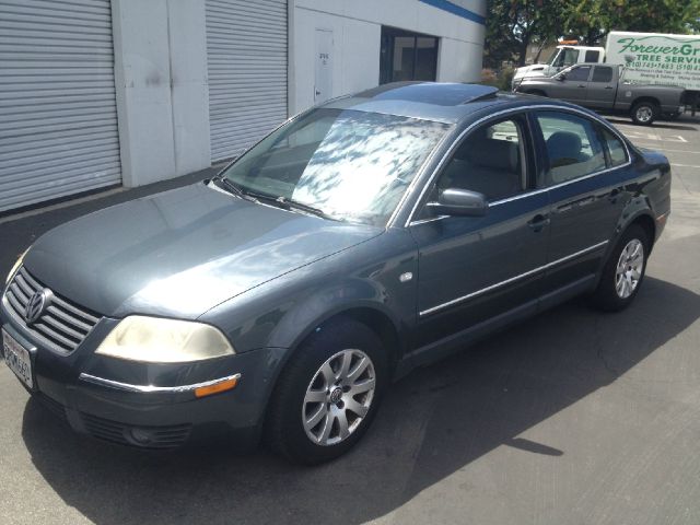 2003 Volkswagen Passat FWD 4dr Sport