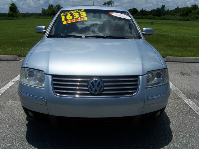 2003 Volkswagen Passat FWD 4dr Sport