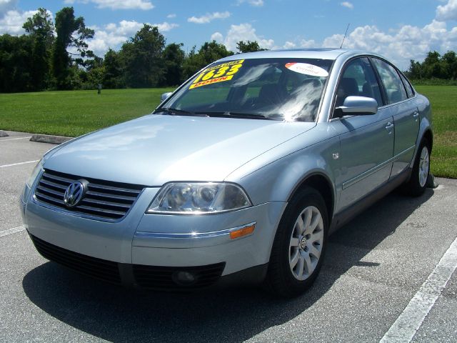 2003 Volkswagen Passat FWD 4dr Sport