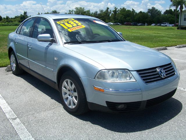 2003 Volkswagen Passat FWD 4dr Sport