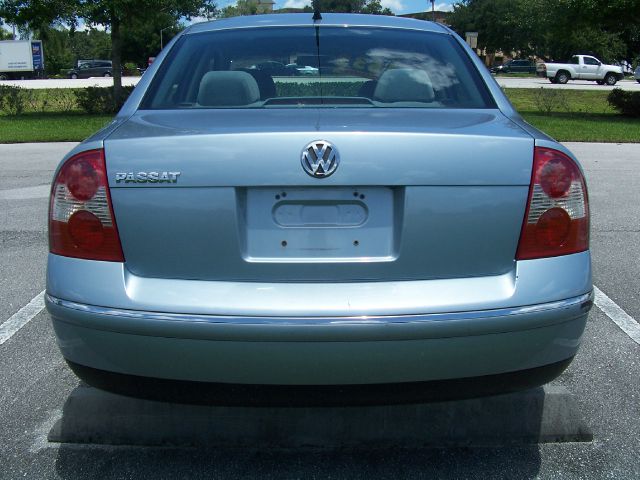 2003 Volkswagen Passat FWD 4dr Sport