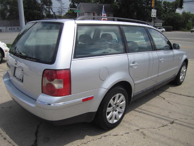 2003 Volkswagen Passat FWD 4dr Sport