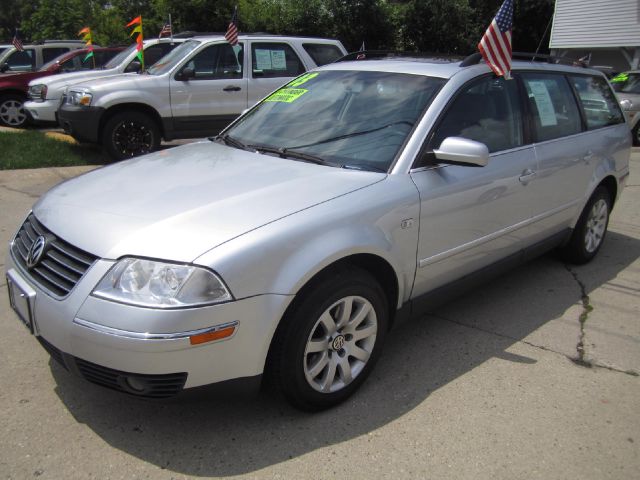 2003 Volkswagen Passat FWD 4dr Sport