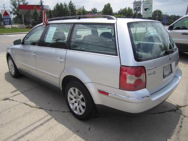 2003 Volkswagen Passat FWD 4dr Sport