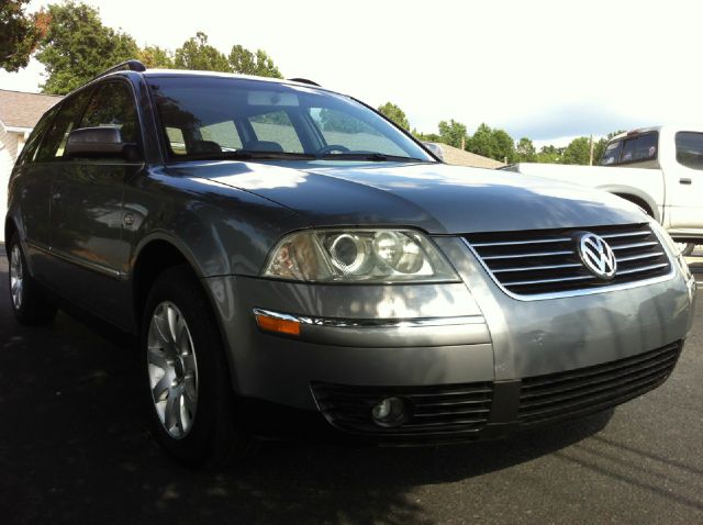 2003 Volkswagen Passat FWD 4dr Sport