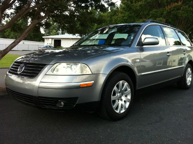 2003 Volkswagen Passat FWD 4dr Sport