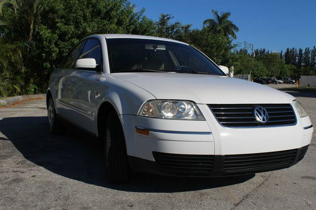 2003 Volkswagen Passat S Sedan