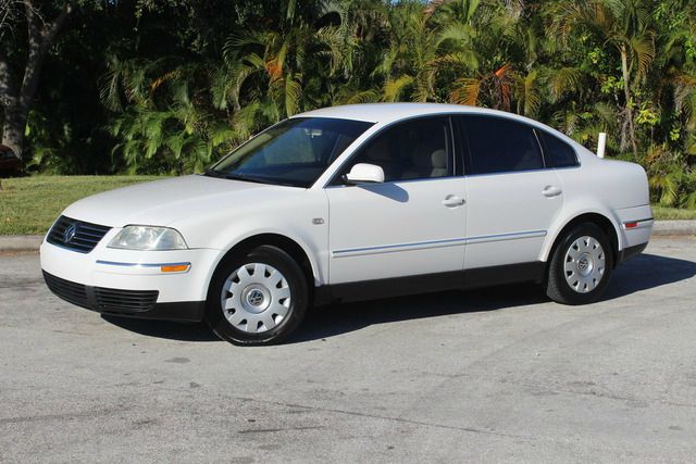 2003 Volkswagen Passat S Sedan