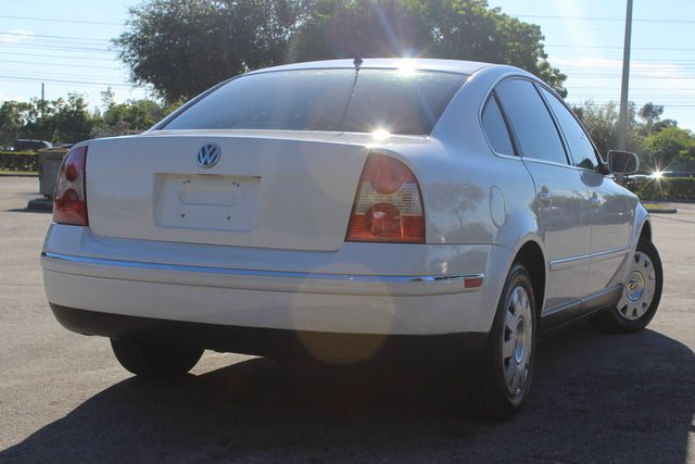 2003 Volkswagen Passat S Sedan