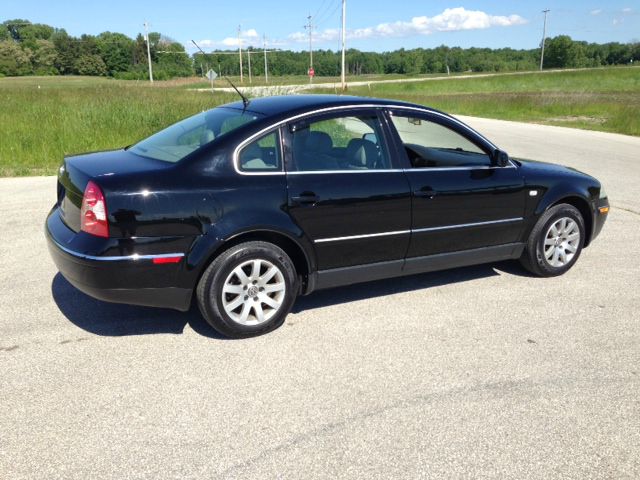 2003 Volkswagen Passat FWD 4dr Sport