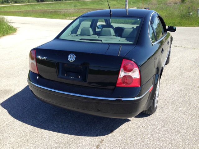 2003 Volkswagen Passat FWD 4dr Sport