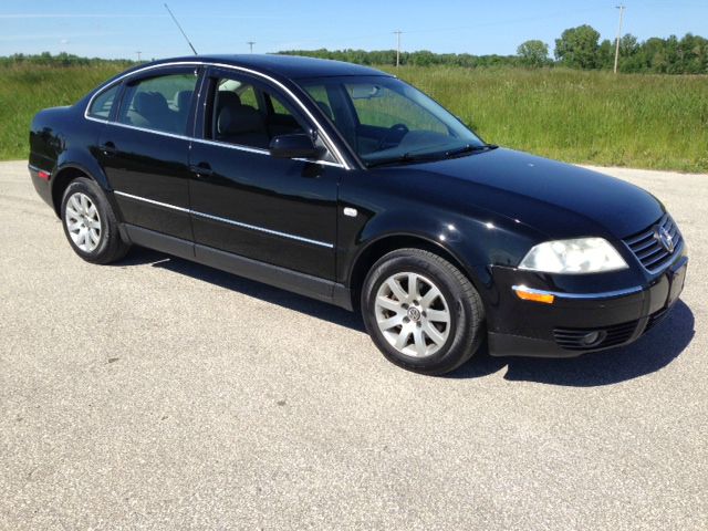 2003 Volkswagen Passat FWD 4dr Sport