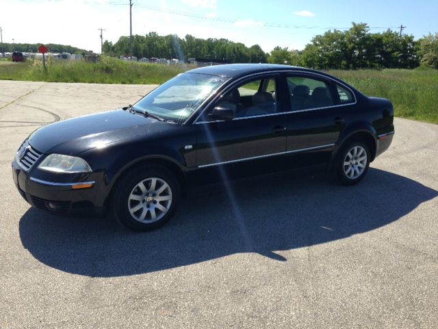 2003 Volkswagen Passat FWD 4dr Sport