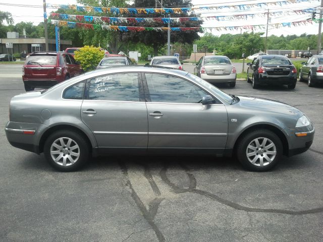 2003 Volkswagen Passat FWD 4dr Sport