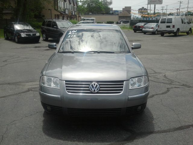 2003 Volkswagen Passat FWD 4dr Sport