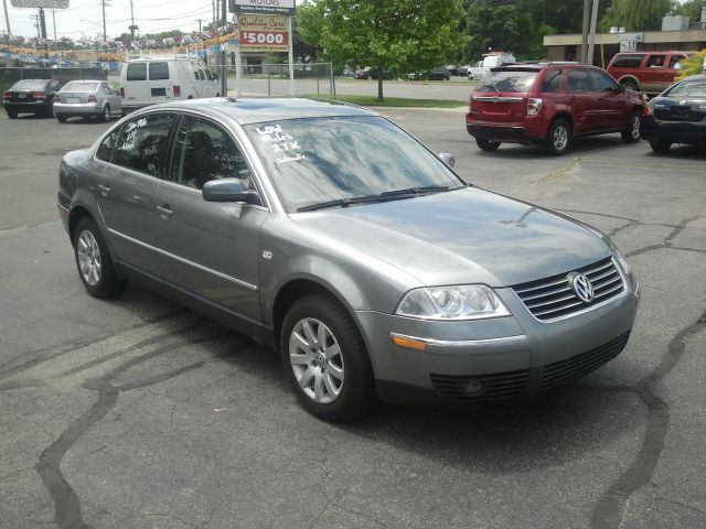 2003 Volkswagen Passat FWD 4dr Sport