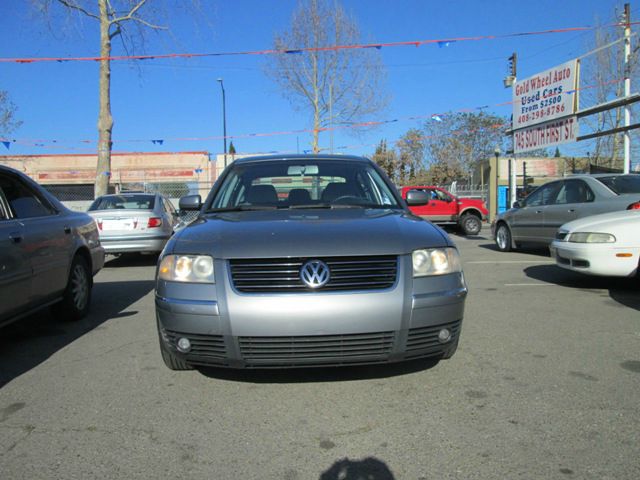 2003 Volkswagen Passat FWD 4dr Sport