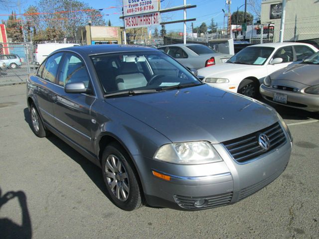 2003 Volkswagen Passat FWD 4dr Sport