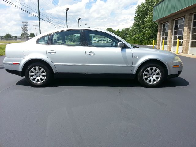 2003 Volkswagen Passat FWD 4dr Sport