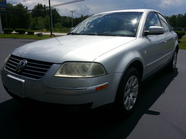 2003 Volkswagen Passat FWD 4dr Sport