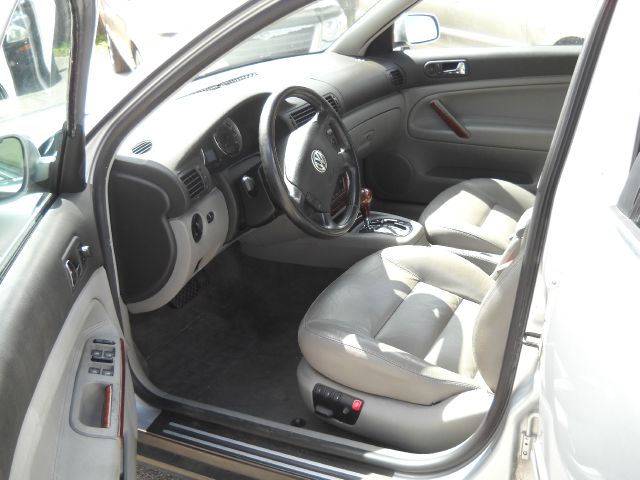 2003 Volkswagen Passat LS W/leather Seats