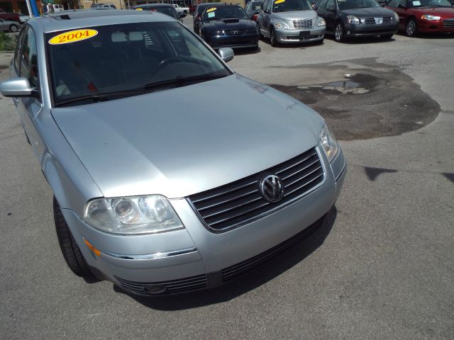 2004 Volkswagen Passat FWD 4dr Sport