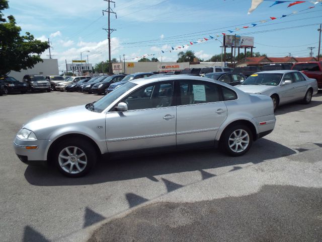 2004 Volkswagen Passat FWD 4dr Sport