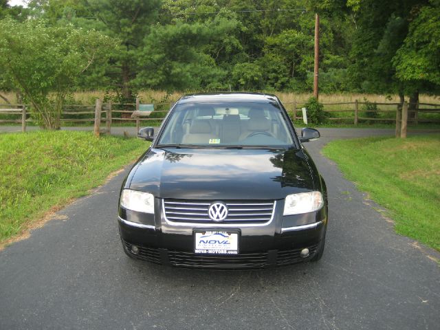 2004 Volkswagen Passat FWD 4dr Sport