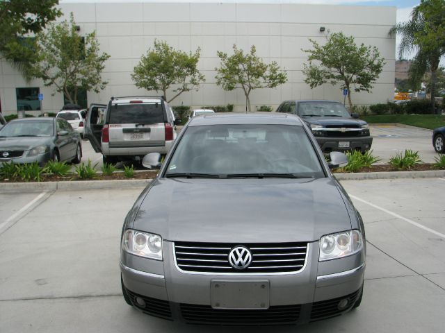 2004 Volkswagen Passat FWD 4dr Sport