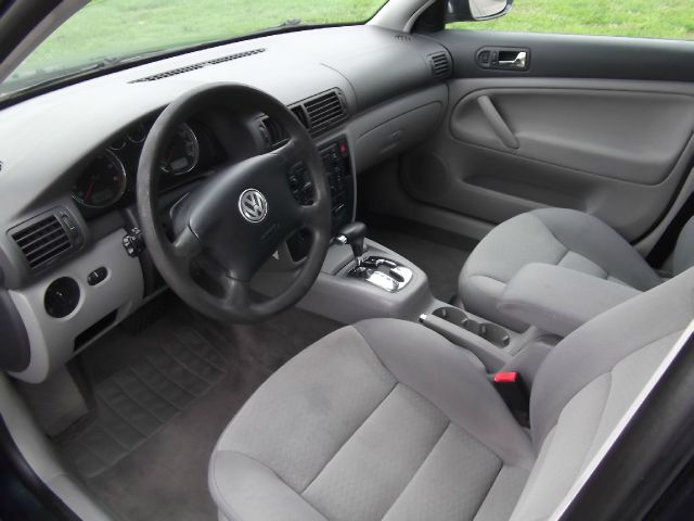 2004 Volkswagen Passat S Sedan