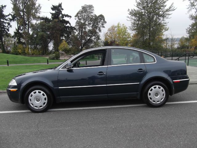 2004 Volkswagen Passat S Sedan