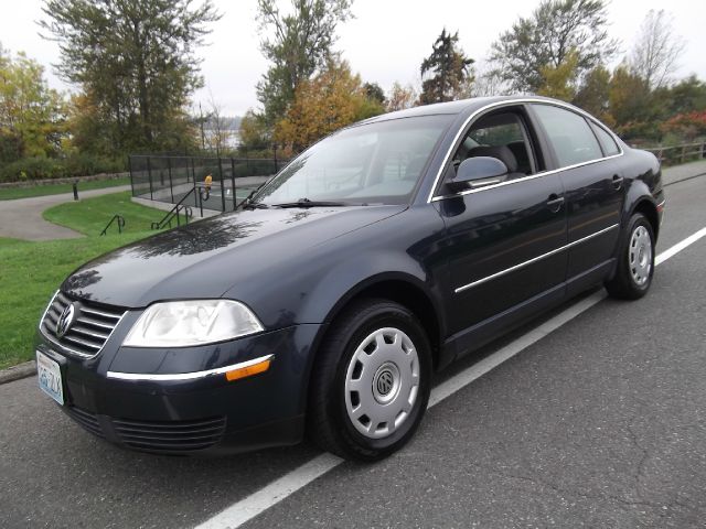 2004 Volkswagen Passat S Sedan