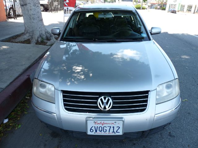 2004 Volkswagen Passat FWD 4dr Sport