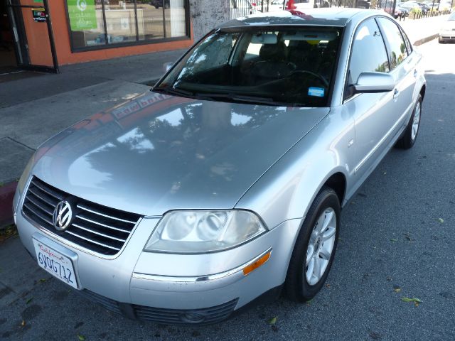 2004 Volkswagen Passat FWD 4dr Sport