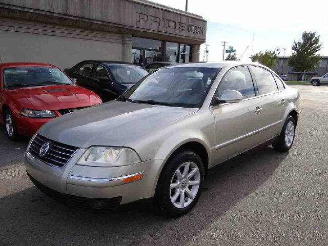 2004 Volkswagen Passat FWD 4dr Sport