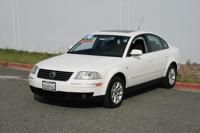 2004 Volkswagen Passat FWD 4dr Sport