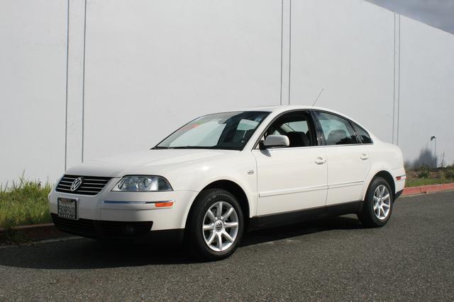 2004 Volkswagen Passat FWD 4dr Sport