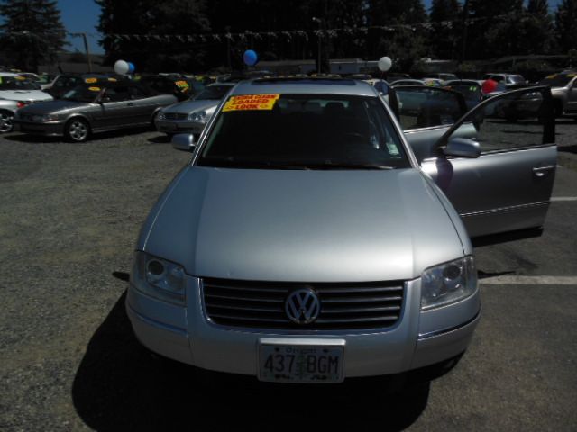 2004 Volkswagen Passat FWD 4dr Sport