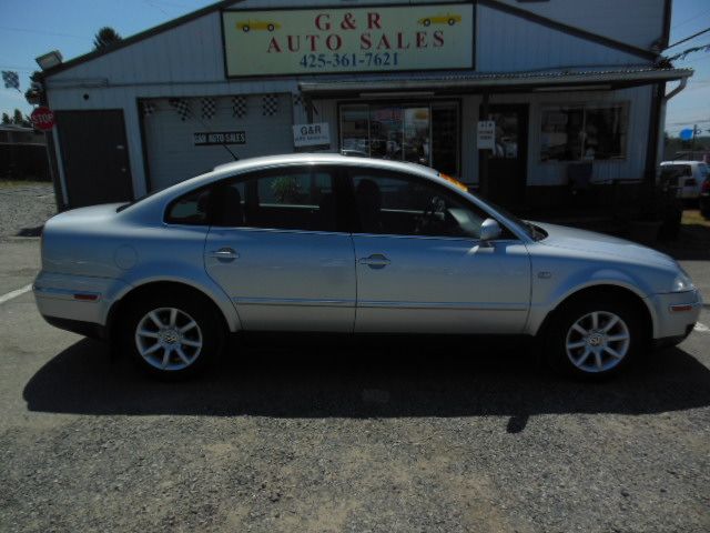 2004 Volkswagen Passat FWD 4dr Sport