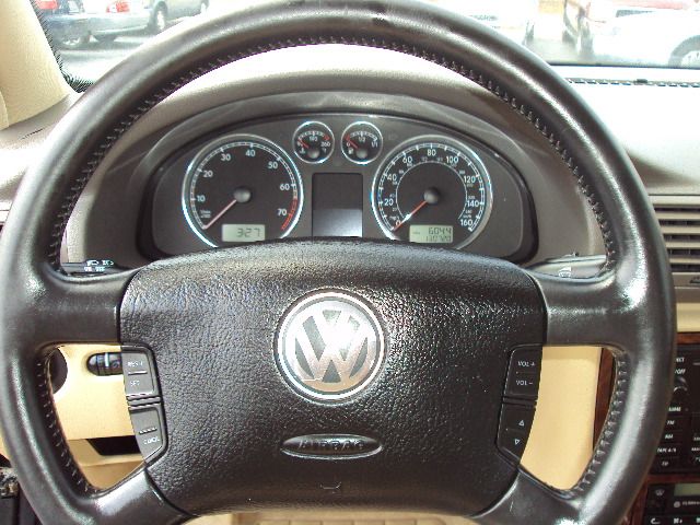 2004 Volkswagen Passat LS W/leather Seats