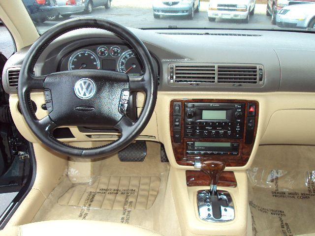 2004 Volkswagen Passat LS W/leather Seats