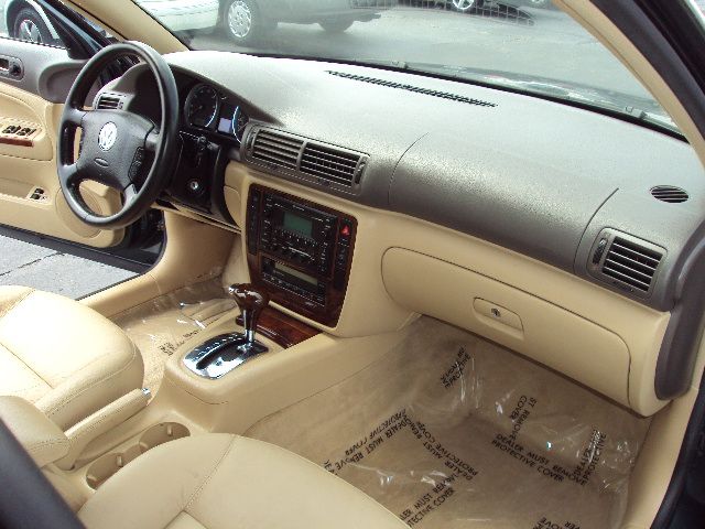 2004 Volkswagen Passat LS W/leather Seats