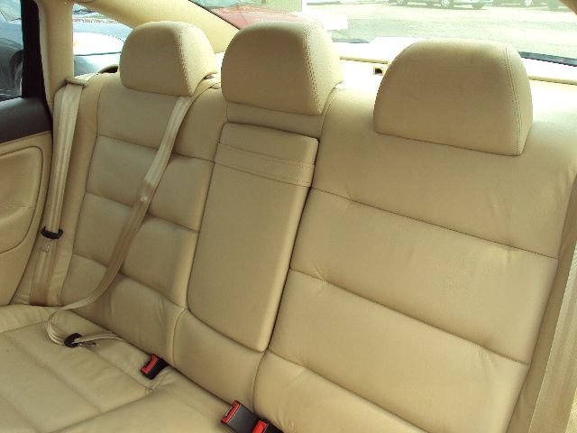 2004 Volkswagen Passat LS W/leather Seats