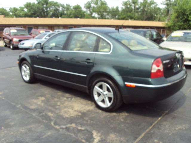 2004 Volkswagen Passat LS W/leather Seats