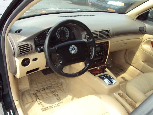 2004 Volkswagen Passat LS W/leather Seats