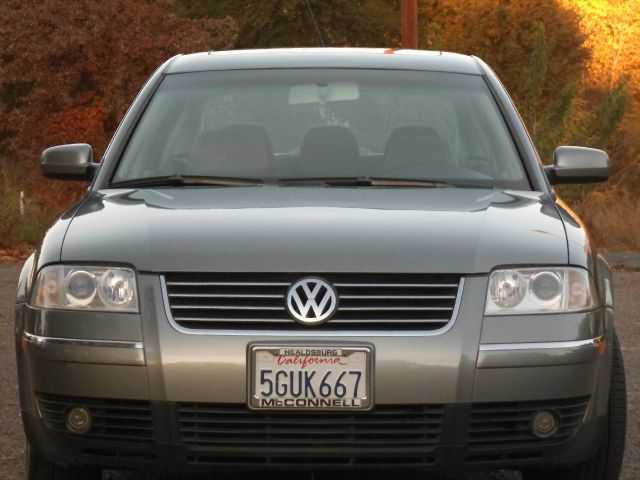 2004 Volkswagen Passat FWD 4dr Sport